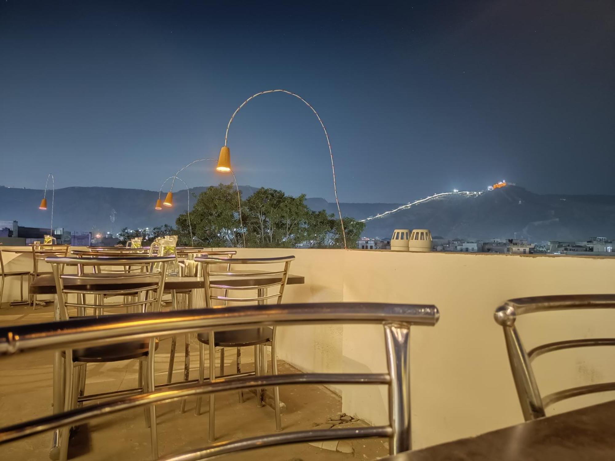 Chillout - A Boutique Hotel & Rooftop Restaurant Jaipur Dış mekan fotoğraf